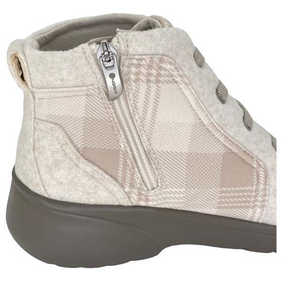 Bzees Womens Ankle Boots 7M Kick Back Taupe Cushioned Insole Arch Support - Picture 8 of 15